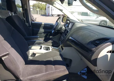 2015 Dodge Grand Caravan Sxt z USA, uszkodzony, nr VIN 2C4RDGCG0FR518184